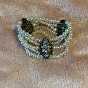 Pearls w/ jewels  bracelet